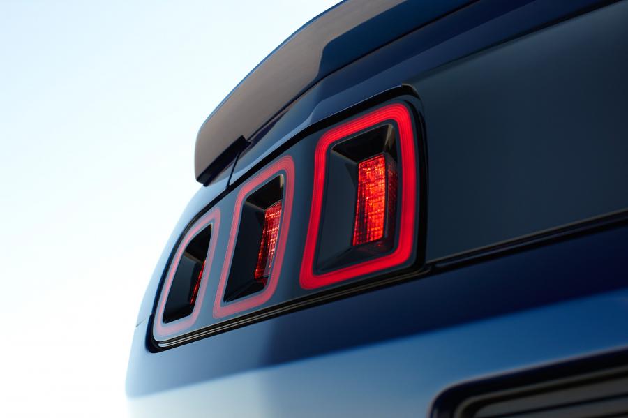  Ford Mustang Convertible 2013 года  (фото 6 из 13)